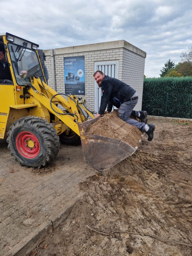 f33eecf0-600d-44e4-848d-56a53257cbde